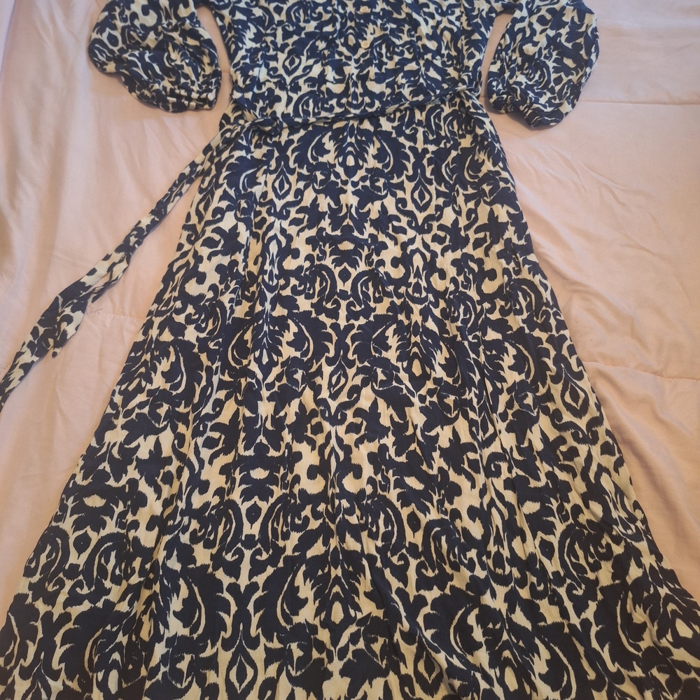 Zara Black and Cream Long Sleeve Dress